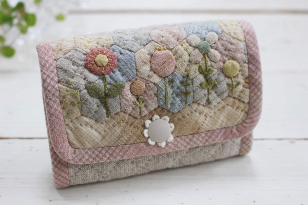 Photo1: Floral Fold Over Purse (Tax Excl.) (1)