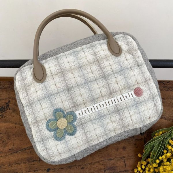 Photo2: Flower Sewing Case with Handles  (2)