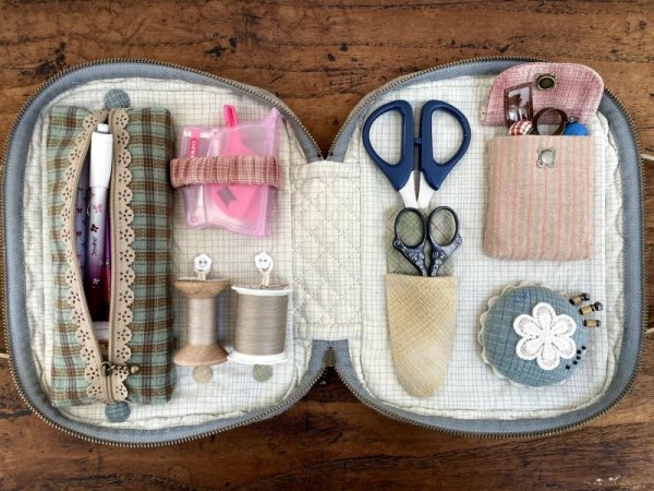 Photo3: Flower Sewing Case with Handles  (3)