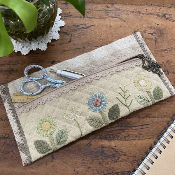Photo2: Spacious Pencil Case with Northern Flowers  (2)