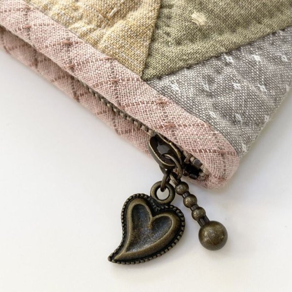 Photo4: Hearts Makeup Bag (4)