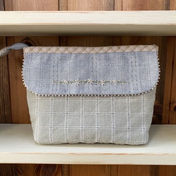 Photo2: [SALE] Floral Makeup Bag with Outer Flap Pocket (2)