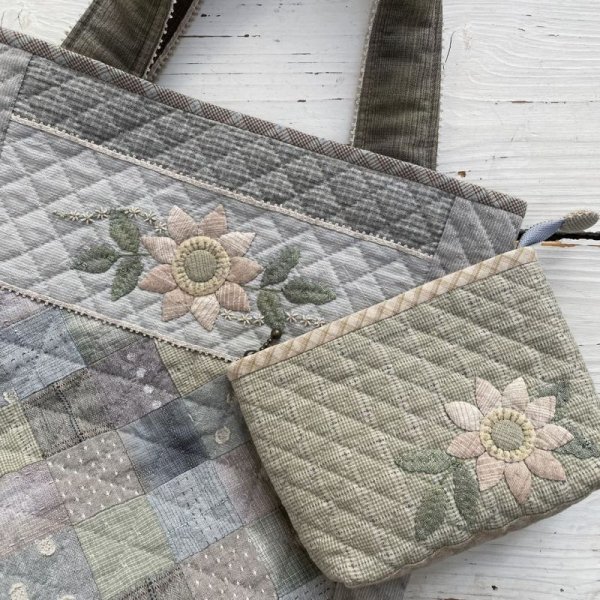 Photo3: [SALE] Floral Makeup Bag with Outer Flap Pocket (3)