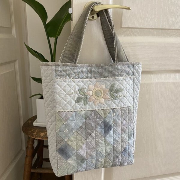 Photo1: Floral Vertical Tote Bag (A4 Compatible) (1)