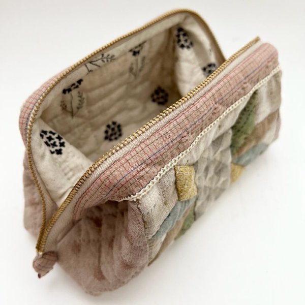 Photo2: Clasp Makeup Bag with Ribbon Flower (2)
