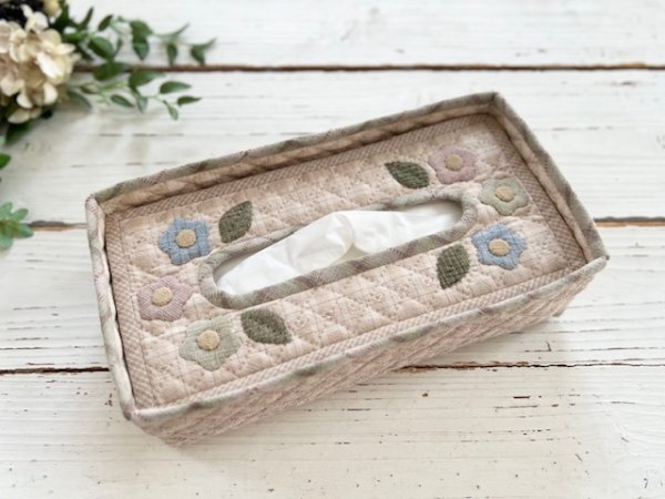 Photo1: Box Shaped Tissue Box Cover with Small Flowers  (1)