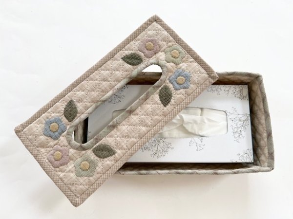 Photo2: Box Shaped Tissue Box Cover with Small Flowers  (2)
