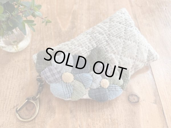 Photo1: Petit Case with Violas (1)