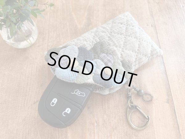 Photo2: Petit Case with Violas (2)