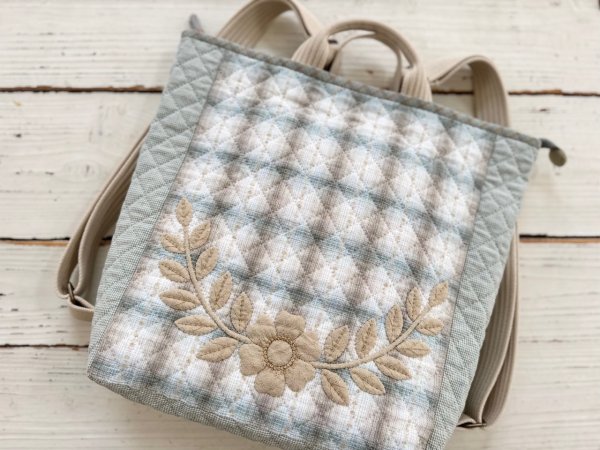Photo1: Flower Appliqué Backpack  (1)