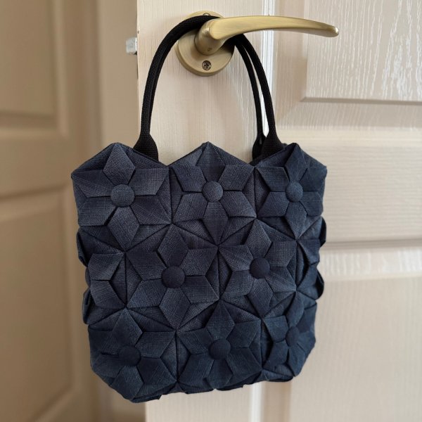 Photo1: Origami Quilt | Hexagon Flower Mini Bag (Navy) (1)