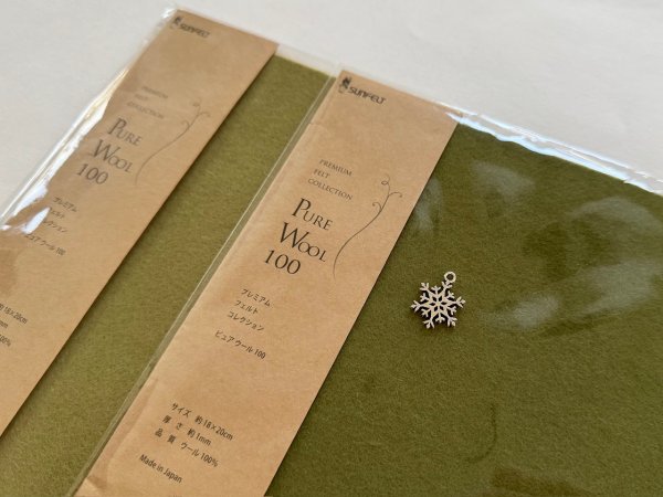 Photo1: Snowflake Charm | Pure Wool 100 (1)