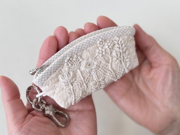 Photo2: Mini Zip Pouch with Lace Motif (2)