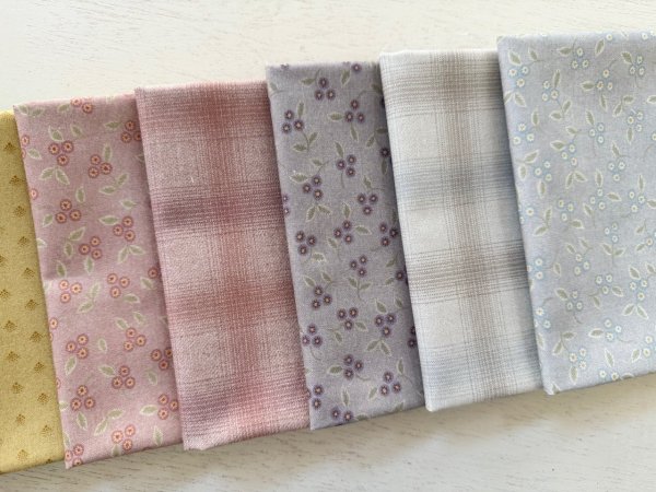 Photo3: Printed Fabric - Set of 10 Cuts (26-5-10)  (3)