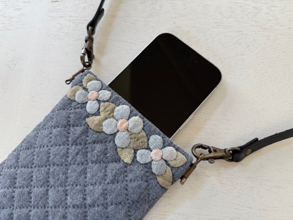 Photo2: Crossbody Phone Bag with Little Flowers  (2)