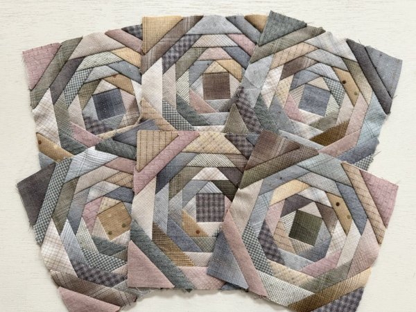 Photo6: Monthly Quilt 2026 | Pineapple Log Cabin - Surrounded by Soft Flowers (April 2026 - February 2027) (6)