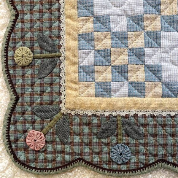 Photo2: [SALE] Irish Chain and Yo-yo Quilt (2)