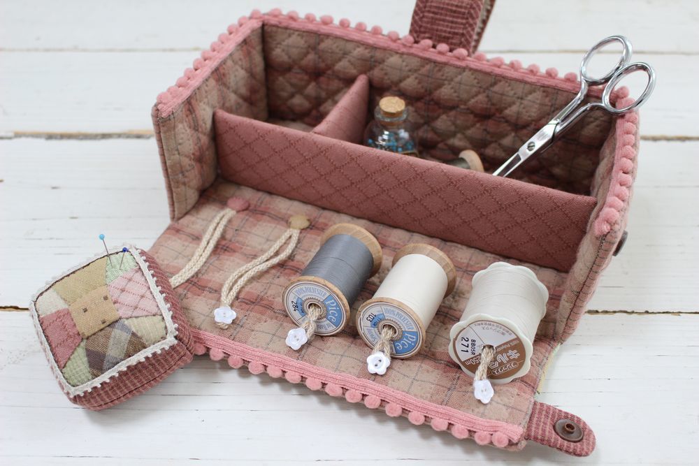 Floral Sewing Box with Handle and Pincushion (Tax Excl.)